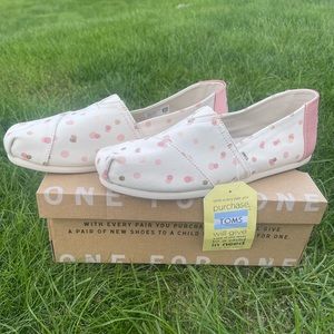 Women size 10 Toms, NWT